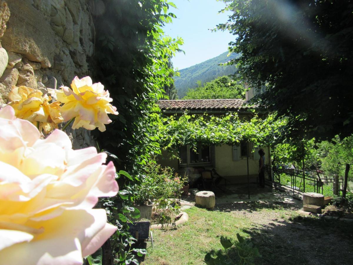 Le Moulin Bed & Breakfast Pradelle Exterior photo